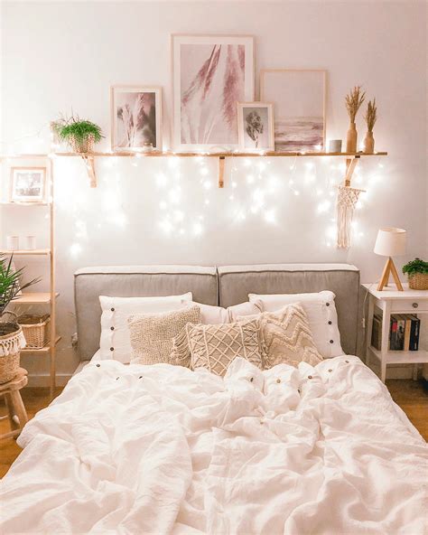 What To Do With Blank Wall In Bedroom