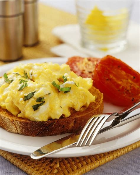what to eat with eggs and toast