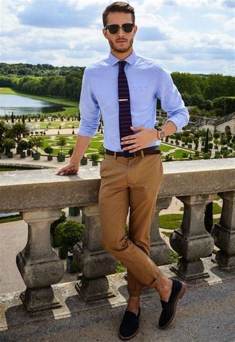 Why Khaki Pant is essential for Men's Capsule Wardrobe?