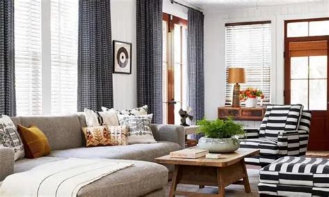 What To Put Between 2 Windows