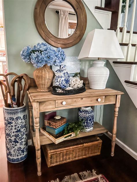What To Put In A Foyer Table