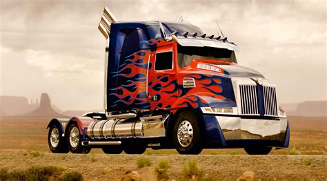what truck is optimus prime in transformers 1