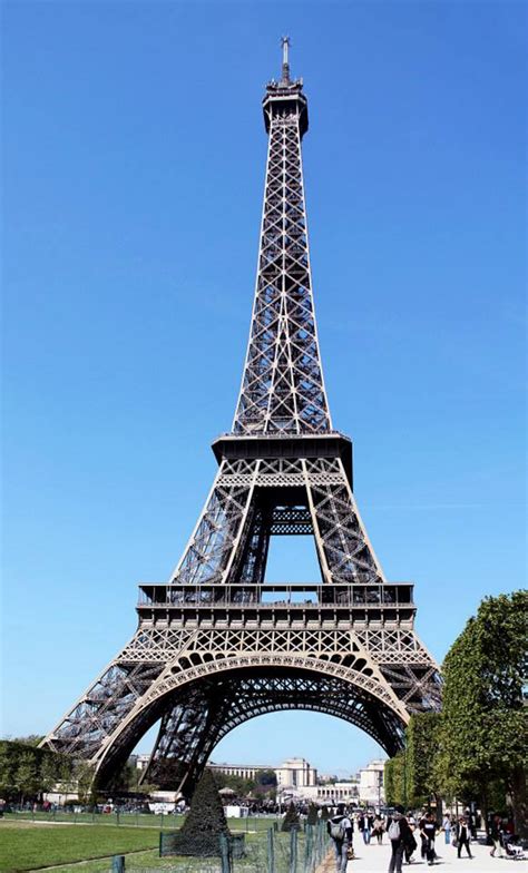 what type of building is the eiffel tower