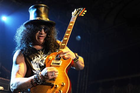 what type of guitar does slash play