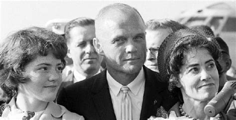 what was wrong with john glenn's wife