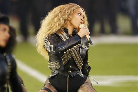 what year did beyonce perform super bowl