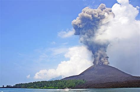 what year did the volcano krakatoa erupt