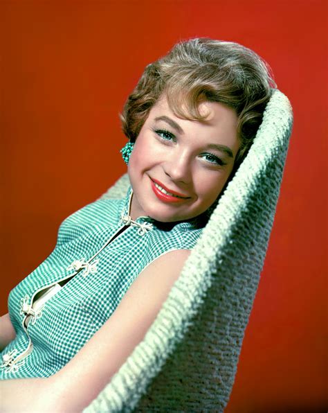 what year was shirley maclaine born