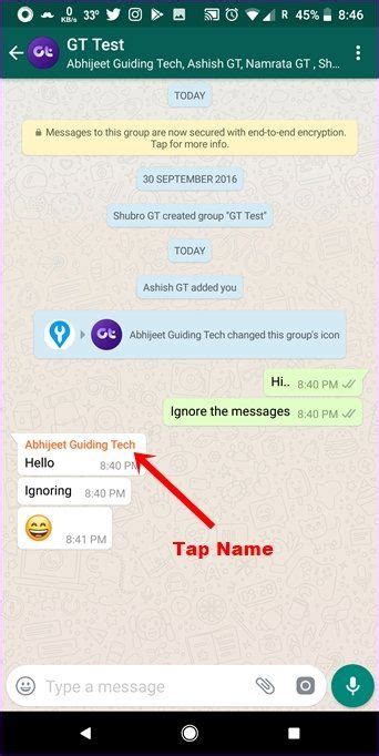 Imagen de personas leyendo las reglas de un grupo de WhatsApp