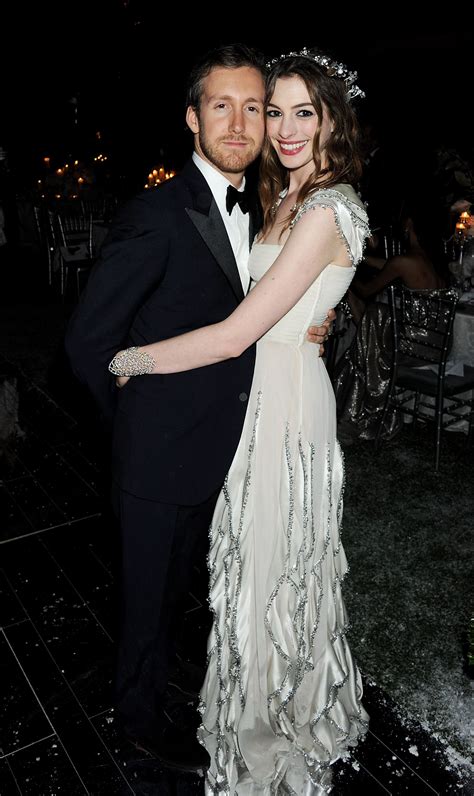 when did anne hathaway get married