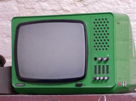 when did flat screen tvs get invented