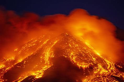 when did mount etna last erupt 2023