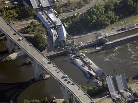 when did the bridge collapse in mn