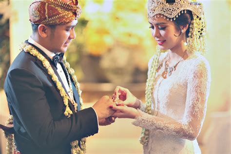 when do couples usually marry in indonesia
