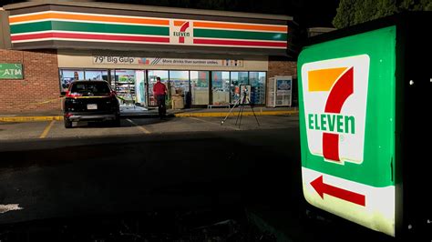 when does 7 eleven close