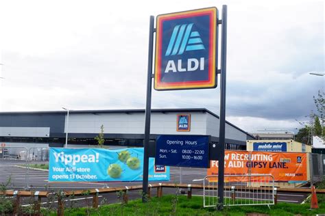 When Does Aldi Luton Open