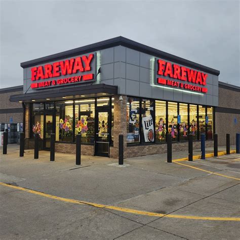 when does fareway close