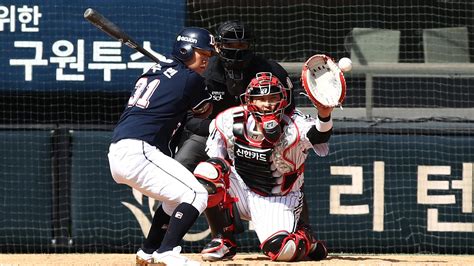 when does korean baseball start