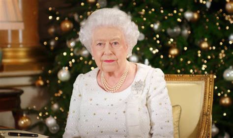 When Does Queen Take Christmas Tree Down