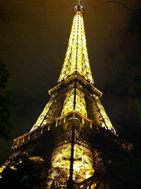 when does the eiffel tower lights come on
