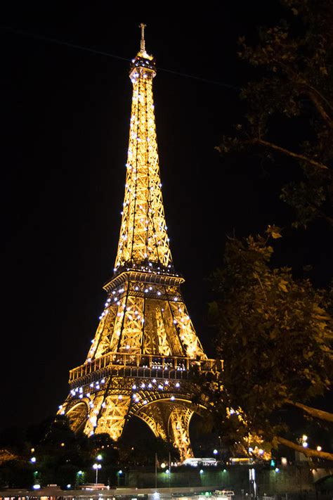 when does the eiffel tower start sparkling tonight