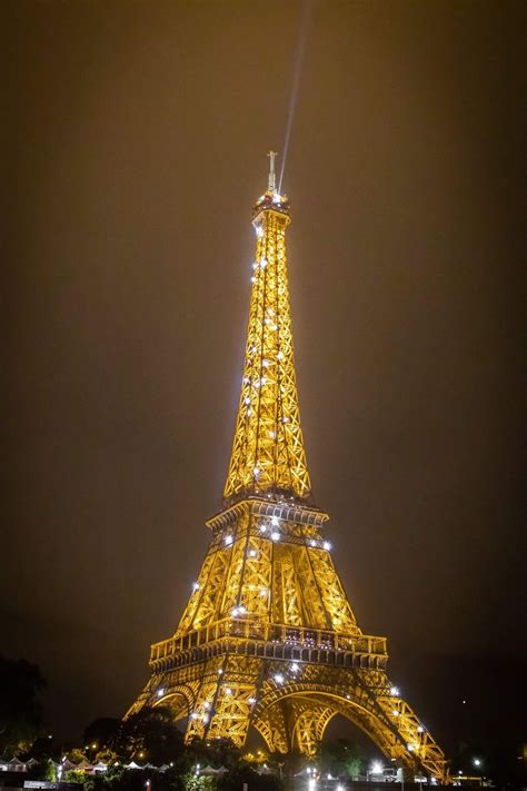 when eiffel tower start sparkling