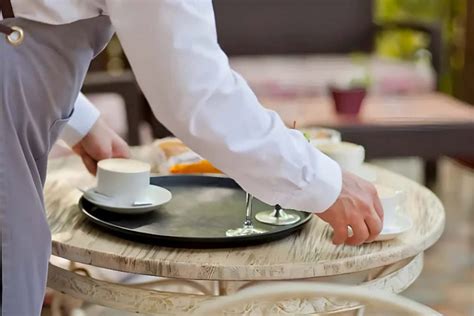 When Should A Waiter Clear A Table