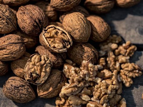 When To Shell Walnuts