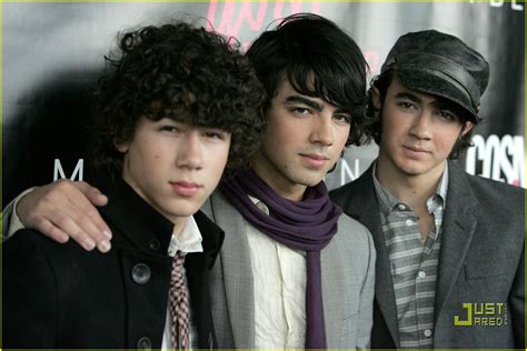 when were the jonas brothers born