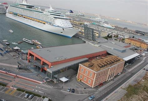 where do cruise ships dock in venice now