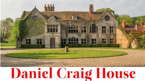 where does daniel craig live in uk