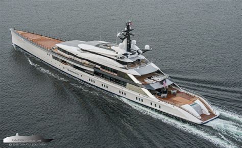 where does jerry jones keep his yacht