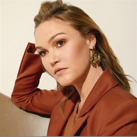 where does julia stiles live today