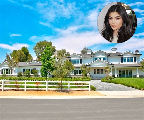 where does kylie jenner live
