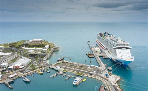 Norwegian Escape Cruise Ship Docked in Bermuda [OC] [4000x2250] r