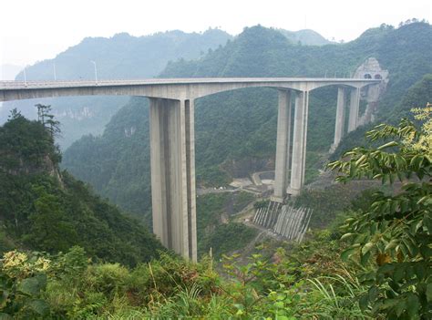 where is aizhai bridge located