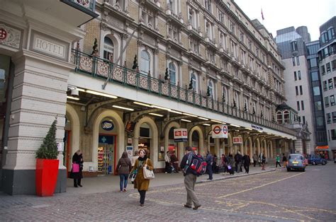 where is charing cross railway station