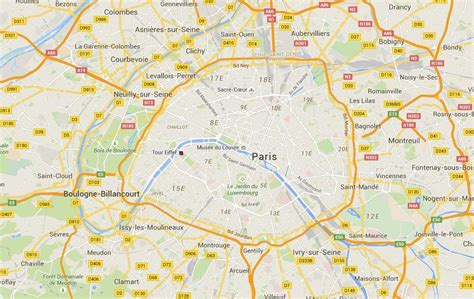 where is eiffel tower in paris located