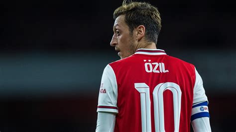 where is mesut ozil playing now