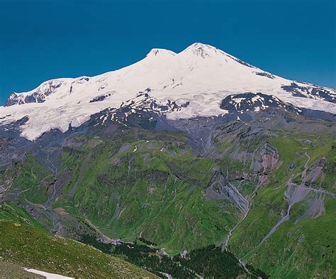 where is mount elbrus located