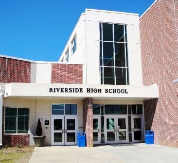 where is riverside high school located