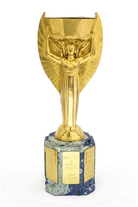 where is the 1966 world cup trophy