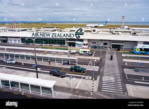 where is the airport in auckland nz