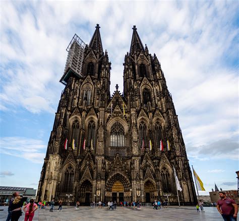 where is the cologne cathedral located