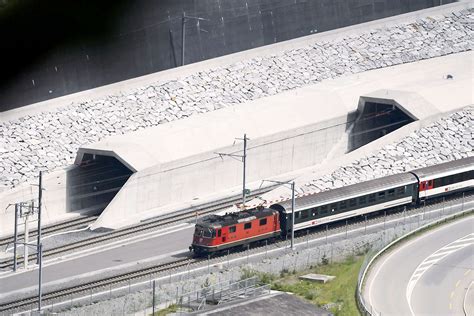 where is the gotthard base tunnel located