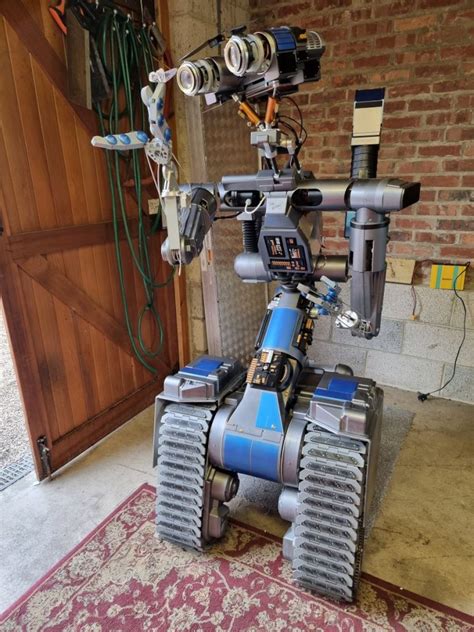 where is the short circuit robot now