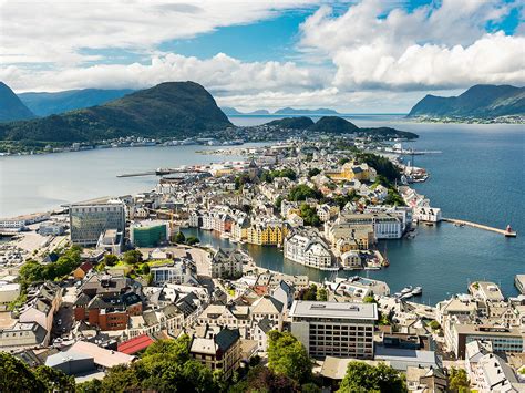 where to eat in alesund norway