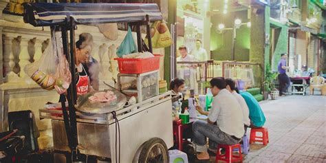 where to eat in saigon district 1