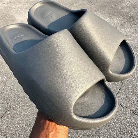 where to get yeezy slides in store