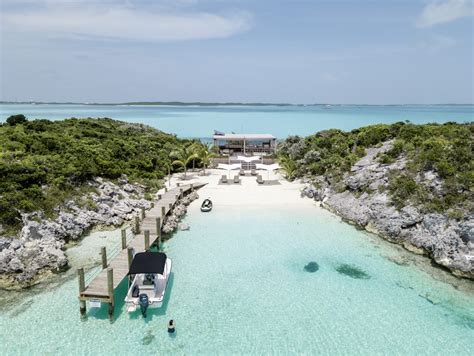 where to stay on staniel cay